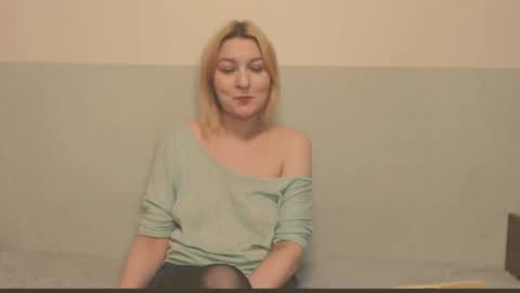 Snapshot of the_basic_instinctt chatting on 05.14.26 Eva online show from 05.14.26