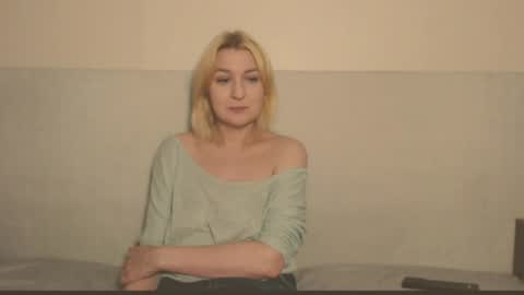 Snapshot of the_basic_instinctt chatting on 05.22.26 Eva online show from 05.22.26