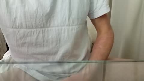 Snapshot of the_hard_baguette chatting on 02.20.25 La Baguette dure online show from 02.20.25