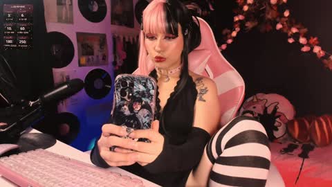 Snapshot of the_kitty_roxy chatting on 12.10.24 ... ... online show from 12.10.24