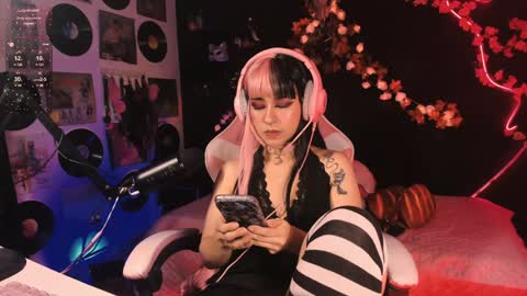 Snapshot of the_kitty_roxy chatting on 12.10.24 ... ... online show from 12.10.24