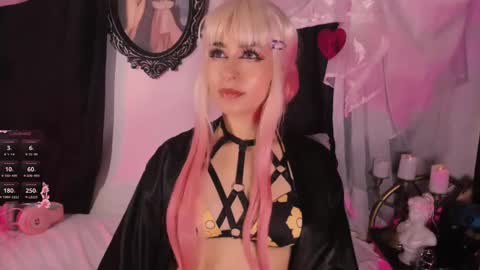 Snapshot of the_kitty_roxy chatting on 02.20.25 ... ... online show from 02.20.25