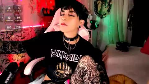 Snapshot of the_kitty_roxy chatting on 10.02.25 ... ... online show from 10.02.25