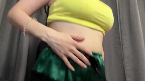 Mia online show from 04.16.26