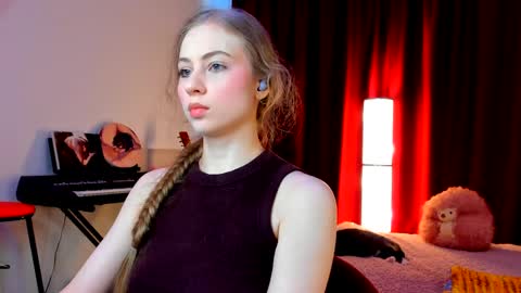 Ally    STREAMING ON TWITCH NOW Check my Twitter for updates online show from 04.01.26