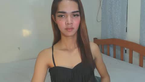 thea121698 online show from 10.23.25