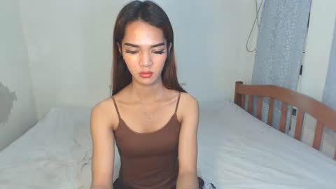 thea121698 online show from 10.29.25