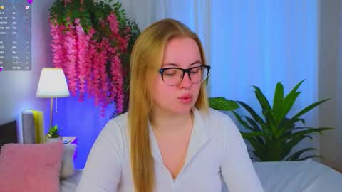 Snapshot of thea__tabby chatting on 11.30.25 Judith online show from 11.30.25