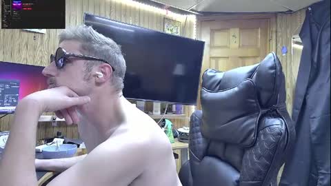 Snapshot of thebellyhero chatting on 04.06.26 thebellyhero online show from 04.06.26