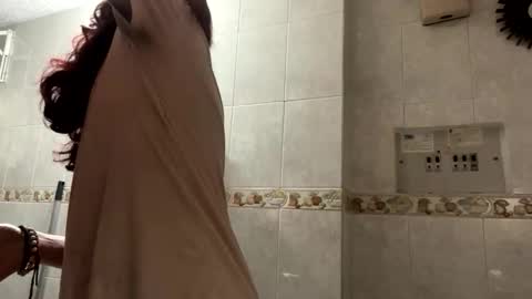 Snapshot of thecherry_paulette chatting on 12.16.25 Paulette online show from 12.16.25