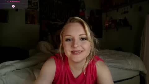 Snapshot of thedancingalien chatting on 04.25.26 Kassandra Grant online show from 04.25.26