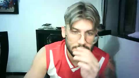 Snapshot of thedragonboyxxx chatting on 03.28.26 thedragonboyxxx online show from 03.28.26