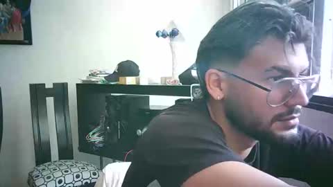 Snapshot of thedragonboyxxx chatting on 04.10.26 thedragonboyxxx online show from 04.10.26