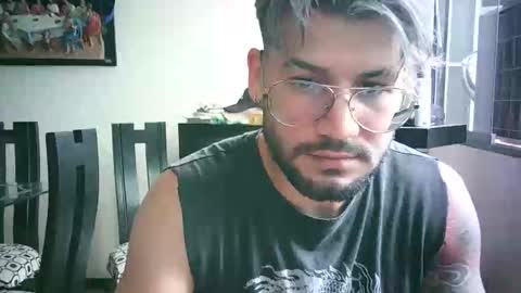 Snapshot of thedragonboyxxx chatting on 04.11.26 thedragonboyxxx online show from 04.11.26