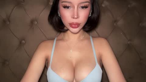 Elle  dont forget to folloW me and thumbs up online show from 03.06.26