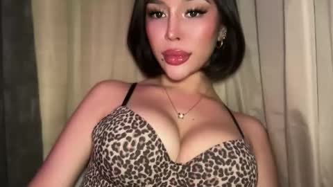 Elle  dont forget to folloW me and thumbs up online show from 03.19.26