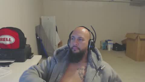 Snapshot of thehawaiian93 chatting on 12.15.25 thehawaiian93 online show from 12.15.25