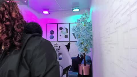 Theia  online show from 04.14.26