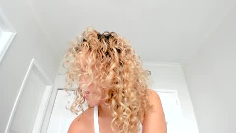 Snapshot of theislandgirl chatting on 12.22.24 Lily Marie online show from 12.22.24