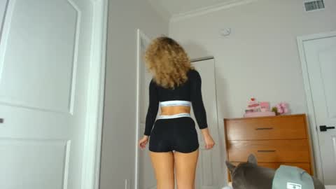 Snapshot of theislandgirl chatting on 01.14.25 Lily Marie online show from 01.14.25