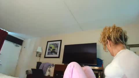 Snapshot of theislandgirl chatting on 02.01.25 Lily Marie online show from 02.01.25