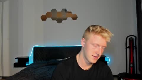 Snapshot of thejacob_d chatting on 12.05.25 thejacob_d online show from 12.05.25