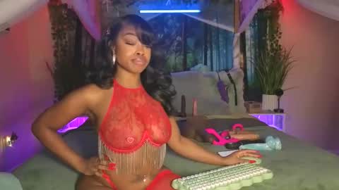 Snapshot of thelovelybrown chatting on 11.22.25 thelovelybrown online show from 11.22.25