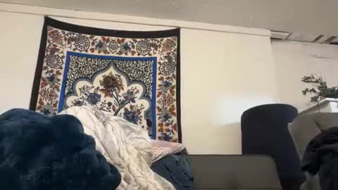 themomus83 online show from 04.26.26