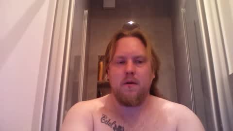 Snapshot of thenewdude1992 chatting on 05.02.26 thenewdude1992 online show from 05.02.26