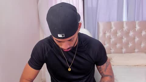 Snapshot of theo_sky1 chatting on 10.02.25 Theo Sky online show from 10.02.25