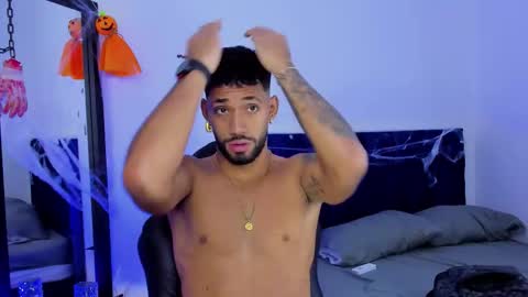 Snapshot of theo_sky1 chatting on 10.18.25 Theo Sky online show from 10.18.25