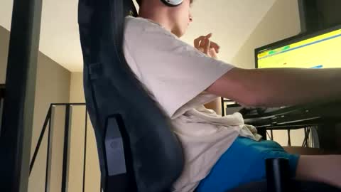 Snapshot of theothede19cm chatting on 10.16.25 theothede19cm online show from 10.16.25