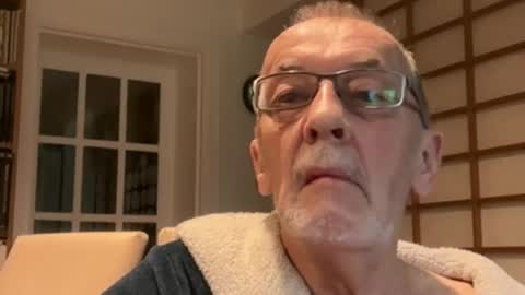 Snapshot of theowlandthe chatting on 02.01.25 theowlandthe online show from 02.01.25