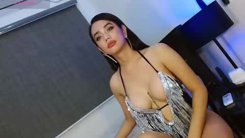 Snapshot of thequeenofsexx chatting on 01.26.25 Amber DONT FORGET TO FOLLOW ME AND THUMBS UP online show from 01.26.25