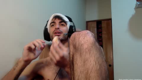 Snapshot of therazhanen chatting on 12.31.24 Santiago Enrique online show from 12.31.24