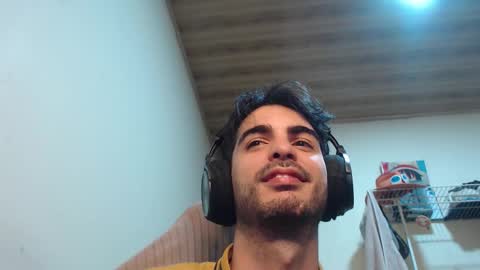 Snapshot of therazhanen chatting on 10.16.25 Santiago Enrique online show from 10.16.25