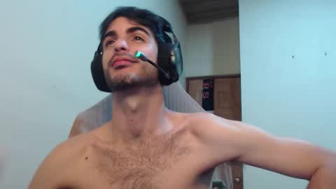 Snapshot of therazhanen chatting on 11.16.25 Santiago Enrique online show from 11.16.25