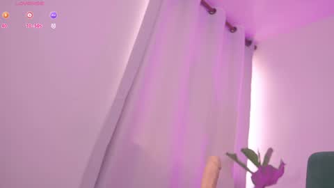 Snapshot of therealpeach_ chatting on 12.14.24 online show from 12.14.24