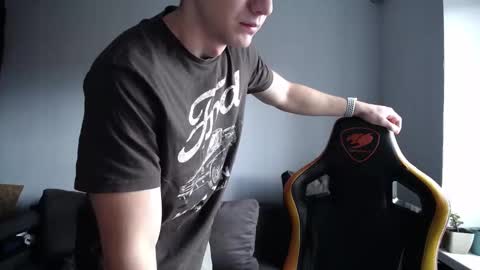 Snapshot of theroadtomars chatting on 10.15.25 Nick online show from 10.15.25