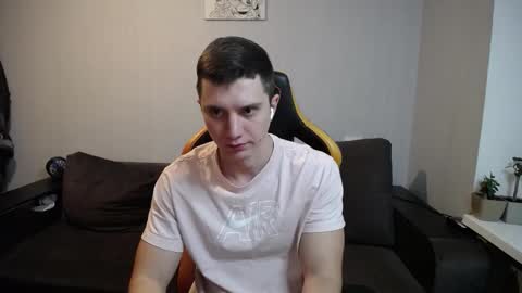 Snapshot of theroadtomars chatting on 12.13.25 Nick online show from 12.13.25