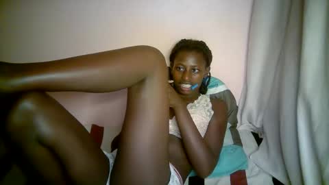 Snapshot of therry_heart chatting on 09.23.25 hearty online show from 09.23.25