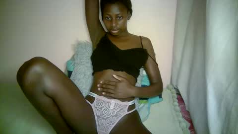 Snapshot of therry_heart chatting on 09.26.25 hearty online show from 09.26.25