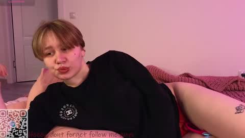 Snapshot of thestaronsky chatting on 04.18.26 Lucia online show from 04.18.26