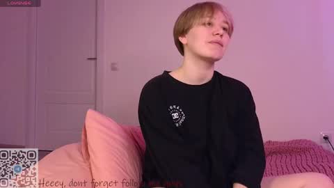 Snapshot of thestaronsky chatting on 04.24.26 Lucia online show from 04.24.26