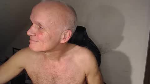 Snapshot of thestrip01 chatting on 12.03.25 NudeDJ online show from 12.03.25