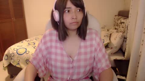 Snapshot of thetalkingbutt chatting on 03.08.25 Mai online show from 03.08.25