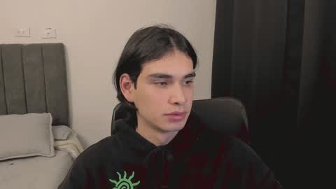 Snapshot of thiaan__ chatting on 12.14.24 thiaan__ online show from 12.14.24