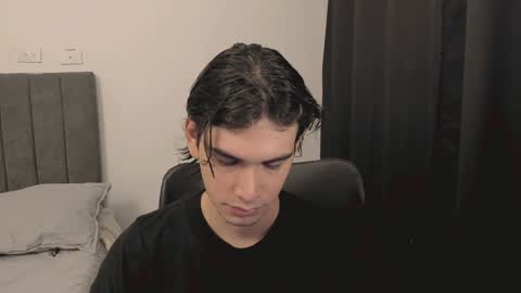 Snapshot of thiaan__ chatting on 12.17.24 thiaan__ online show from 12.17.24