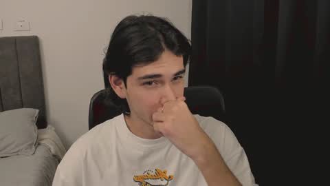 Snapshot of thiaan__ chatting on 12.18.24 thiaan__ online show from 12.18.24