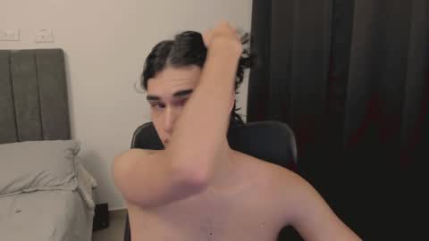 Snapshot of thiaan__ chatting on 12.31.24 thiaan__ online show from 12.31.24